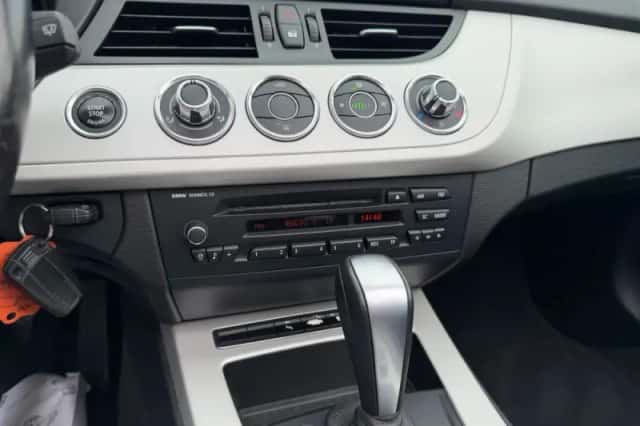 BMW Z4 (2010) thumbnail 14
