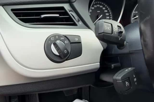 BMW Z4 (2010) thumbnail 16