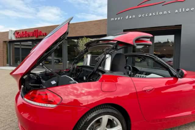 BMW Z4 (2010) thumbnail 22
