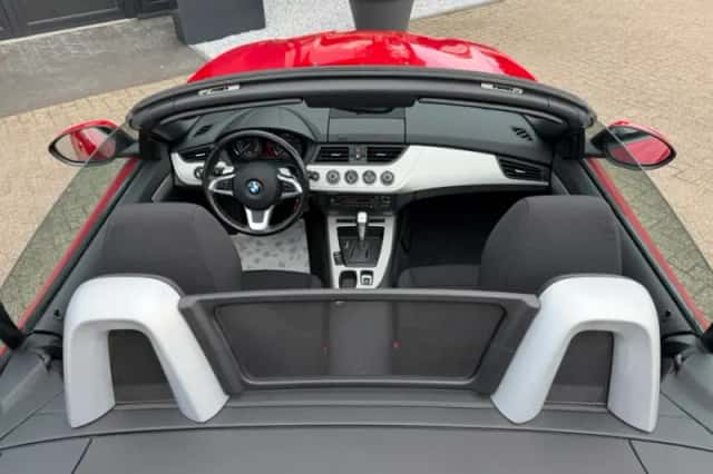 BMW Z4 (2010) thumbnail 8