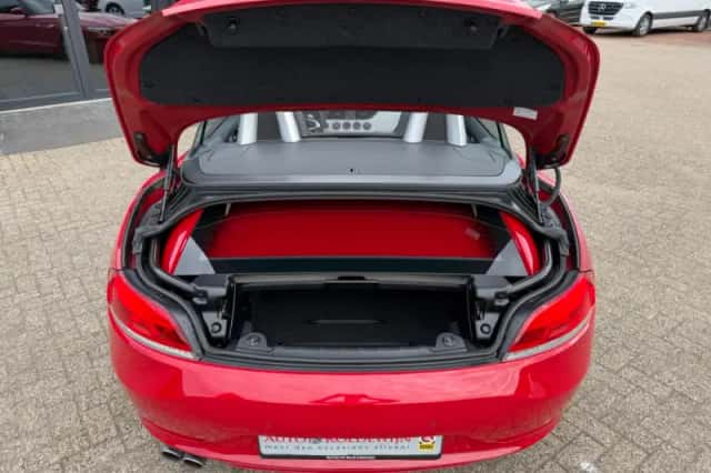 BMW Z4 (2010) thumbnail 9