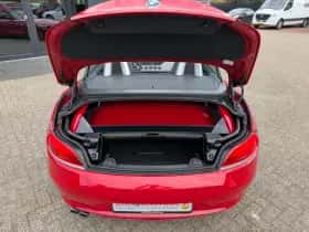 BMW Z4 (2010) thumbnail 9