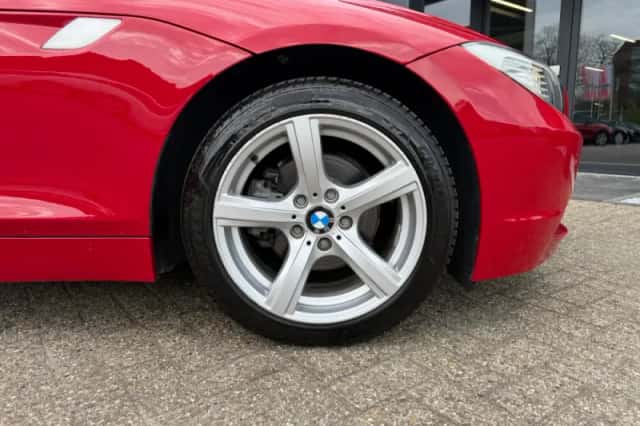 BMW Z4 (2010) thumbnail 10