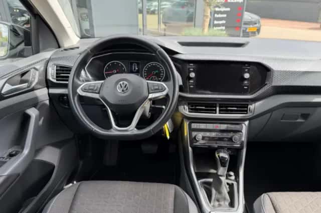 Volkswagen T-Cross (2019) thumbnail 2