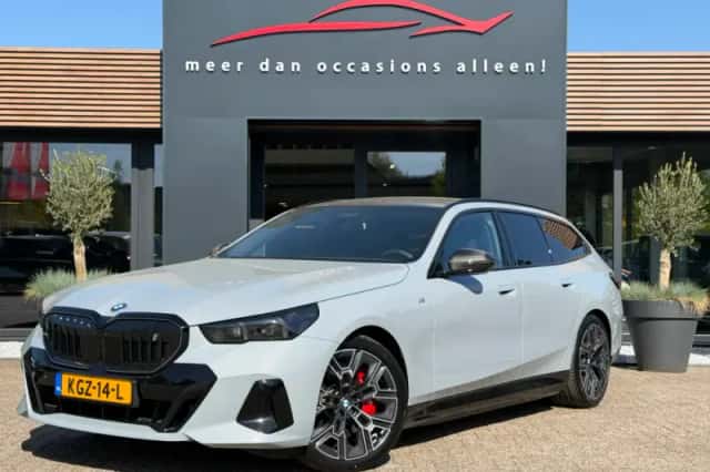 BMW i5 (2025) thumbnail 1
