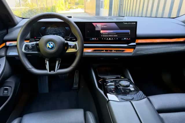 BMW i5 (2025) thumbnail 2