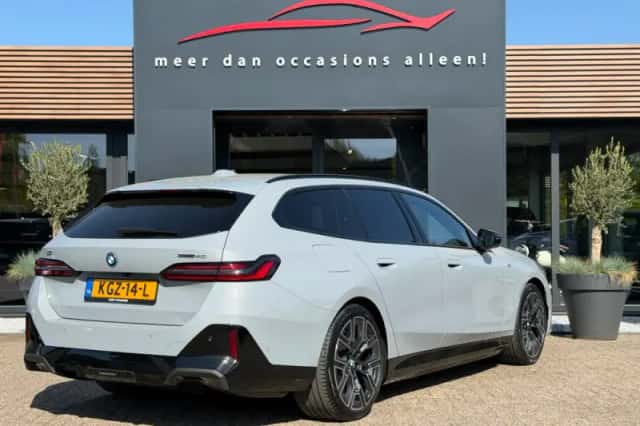 BMW i5 (2025) thumbnail 3