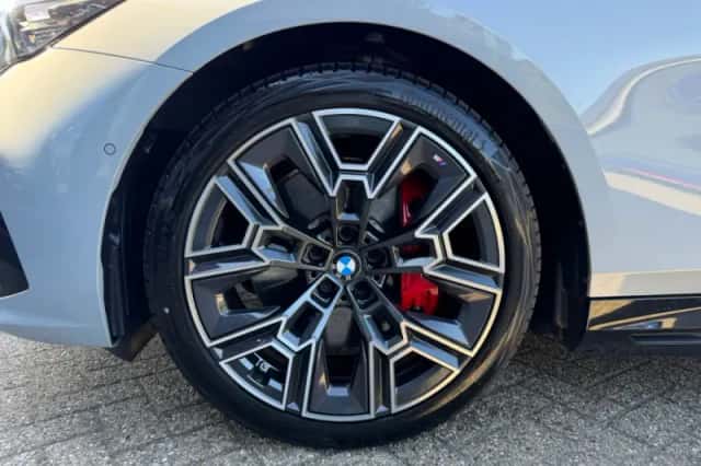BMW i5 (2025) thumbnail 33