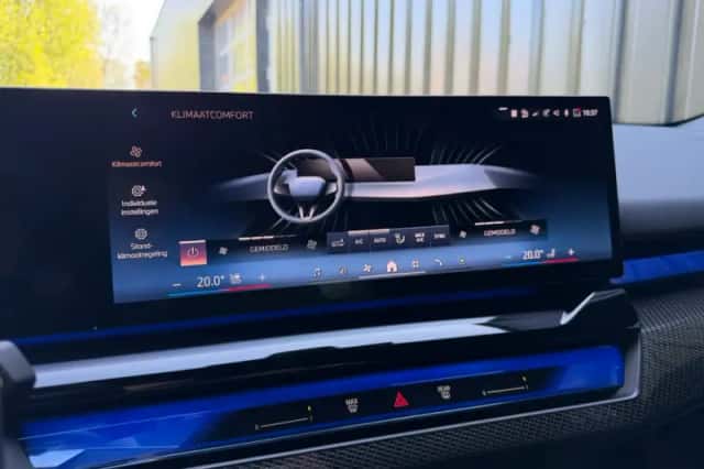 BMW i5 (2025) thumbnail 7