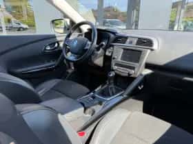Renault Kadjar (2017) thumbnail 2