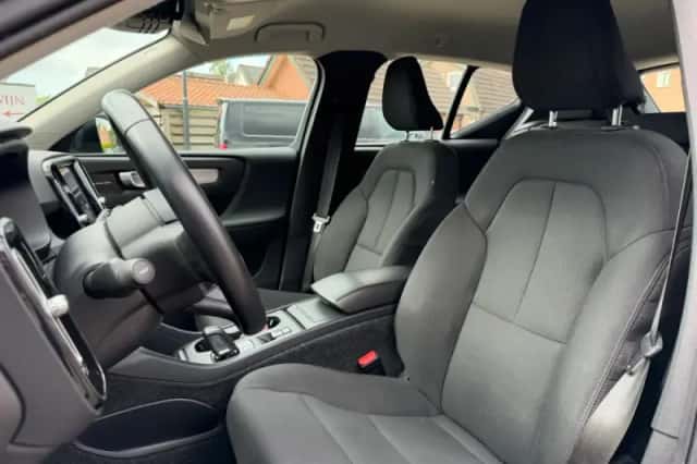 Volvo XC40 (2019) thumbnail 4