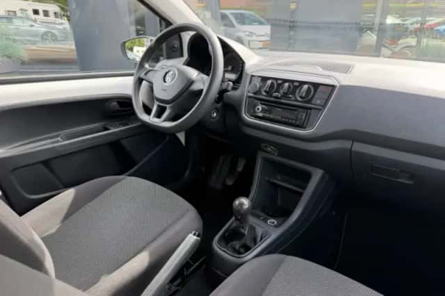 Volkswagen Up! (2017) thumbnail 2