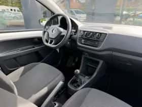 Volkswagen Up! (2017) thumbnail 2