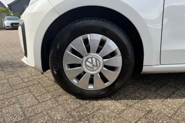 Volkswagen Up! (2017) thumbnail 11