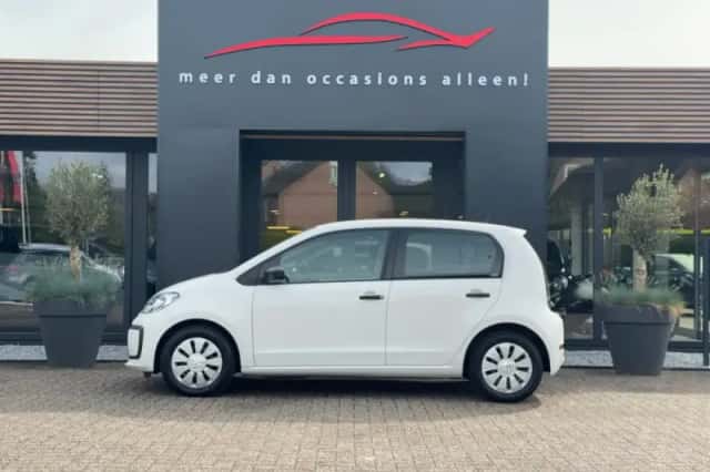 Volkswagen Up! (2017) thumbnail 3