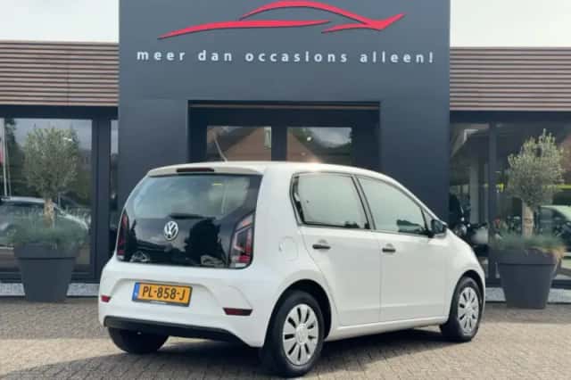 Volkswagen Up! (2017) thumbnail 4