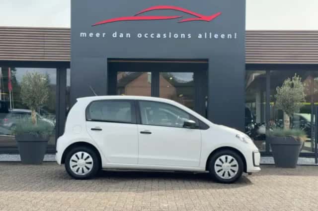 Volkswagen Up! (2017) thumbnail 5