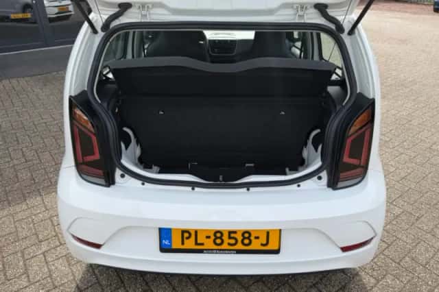 Volkswagen Up! (2017) thumbnail 7