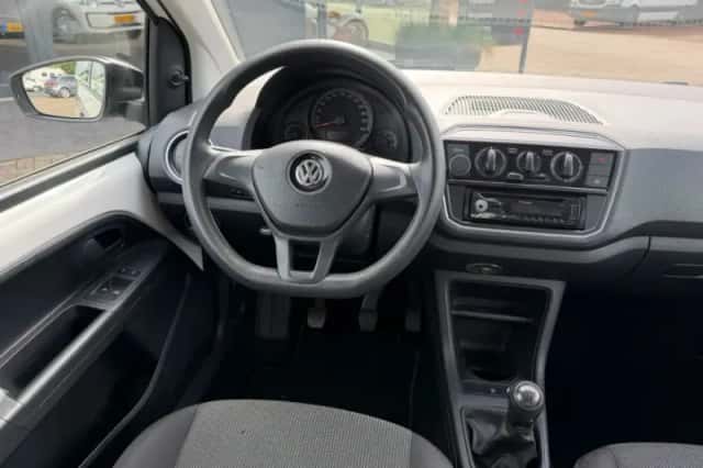 Volkswagen Up! (2017) thumbnail 9