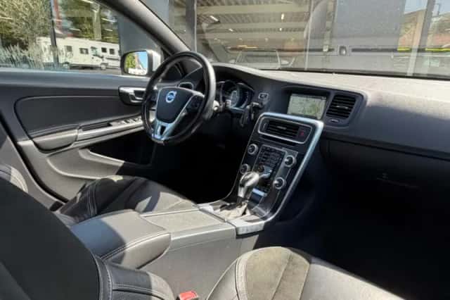 Volvo V60 (2014) thumbnail 2