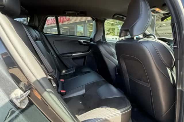 Volvo V60 (2014) thumbnail 11