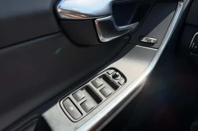 Volvo V60 (2014) thumbnail 20