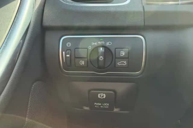 Volvo V60 (2014) thumbnail 21