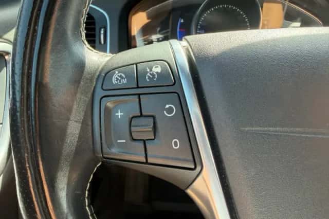 Volvo V60 (2014) thumbnail 23