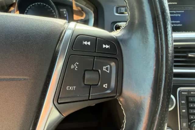 Volvo V60 (2014) thumbnail 24