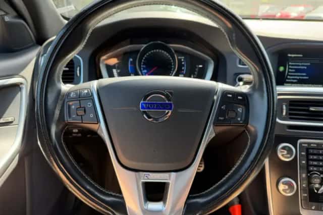 Volvo V60 (2014) thumbnail 25