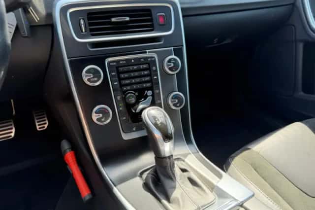Volvo V60 (2014) thumbnail 26