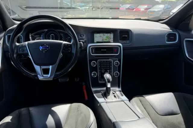 Volvo V60 (2014) thumbnail 4