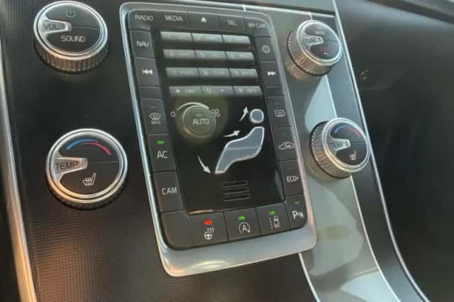 Volvo V60 (2014) thumbnail 32