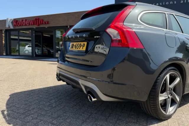 Volvo V60 (2014) thumbnail 9