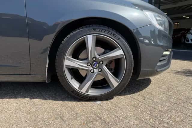 Volvo V60 (2014) thumbnail 10