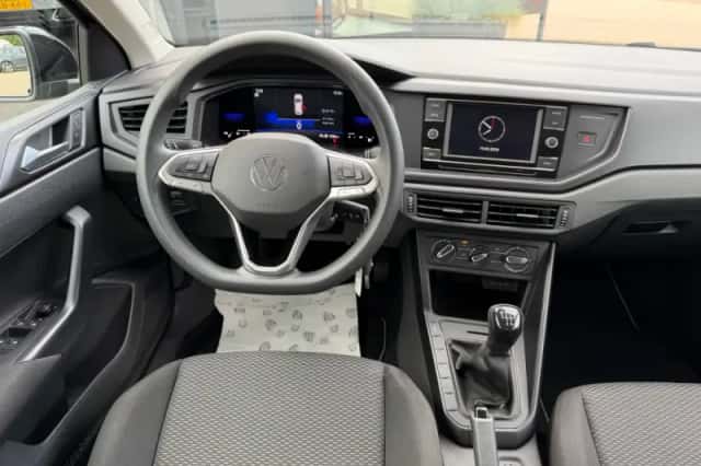 Volkswagen Polo (2022) thumbnail 2