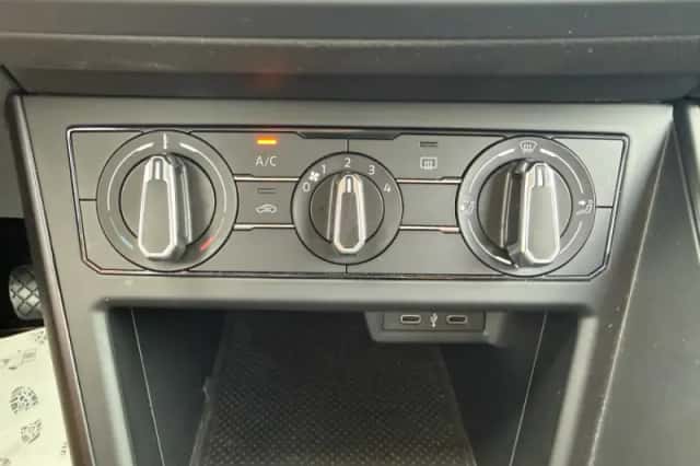 Volkswagen Polo (2022) thumbnail 6