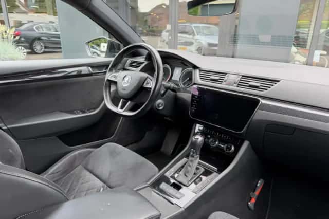 Škoda Superb (2019) thumbnail 2