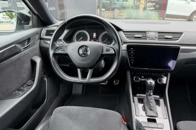 Škoda Superb (2019) thumbnail 11
