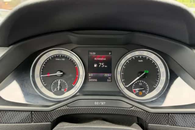 Škoda Superb (2019) thumbnail 18