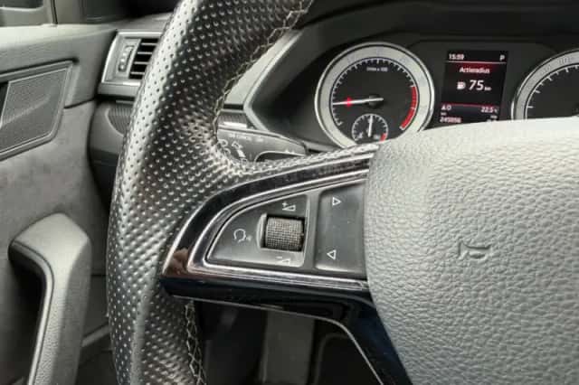 Škoda Superb (2019) thumbnail 19