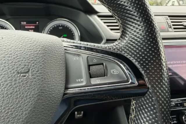 Škoda Superb (2019) thumbnail 20