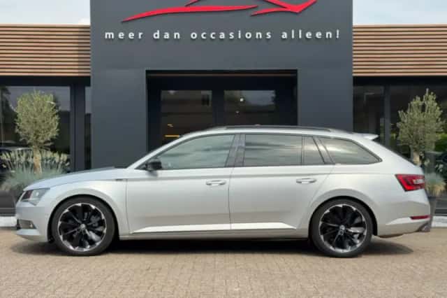 Škoda Superb (2019) thumbnail 3