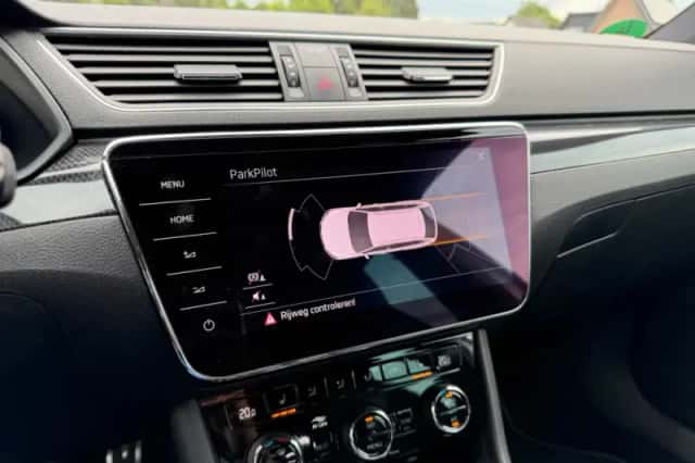 Škoda Superb (2019) thumbnail 23