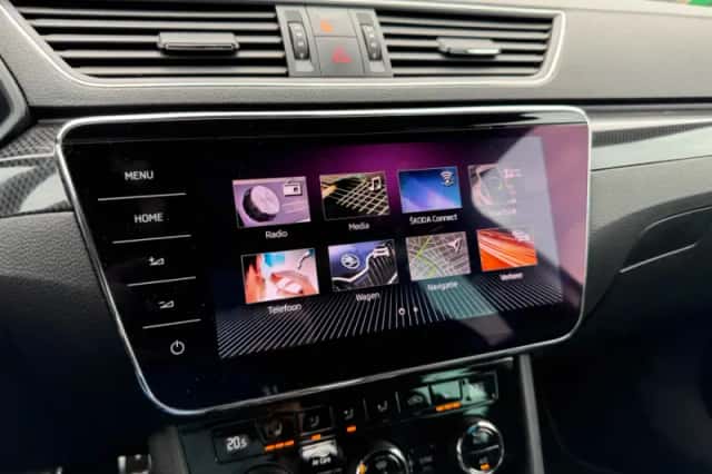 Škoda Superb (2019) thumbnail 24