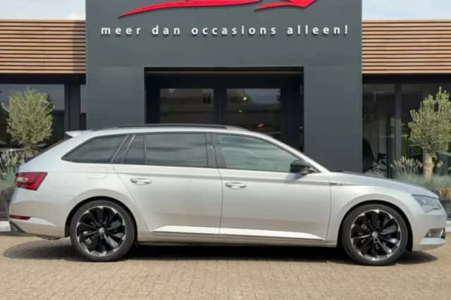 Škoda Superb (2019) thumbnail 5
