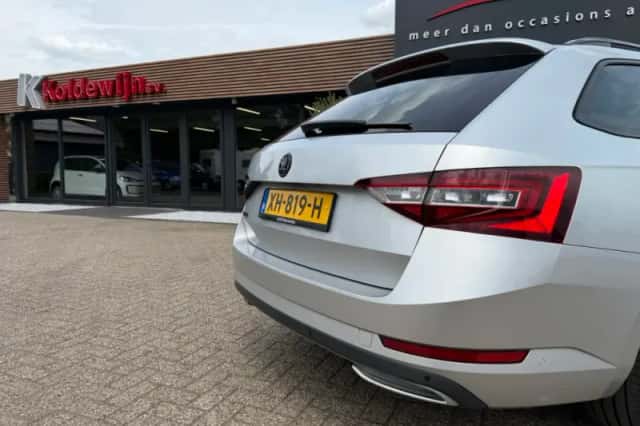 Škoda Superb (2019) thumbnail 6