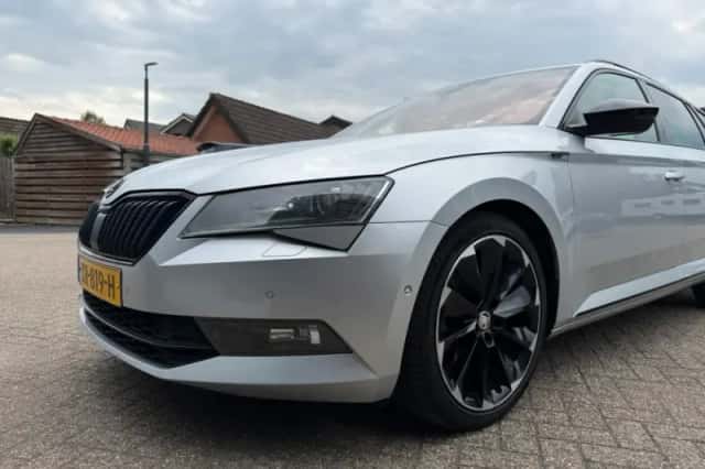 Škoda Superb (2019) thumbnail 8