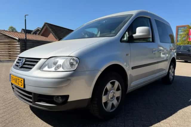 Volkswagen Caddy (2009) thumbnail 2