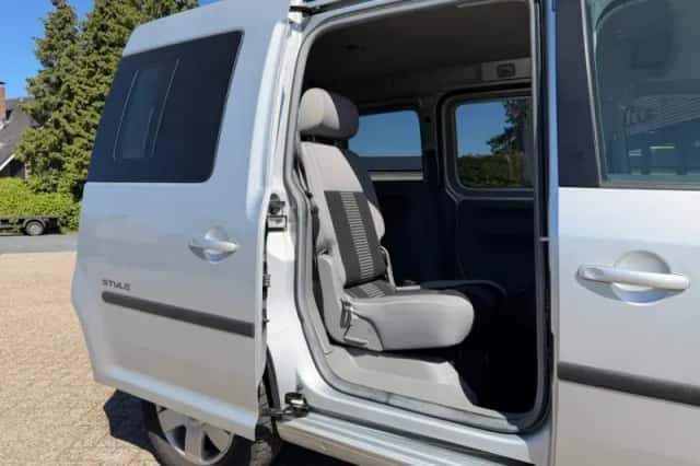 Volkswagen Caddy (2009) thumbnail 6